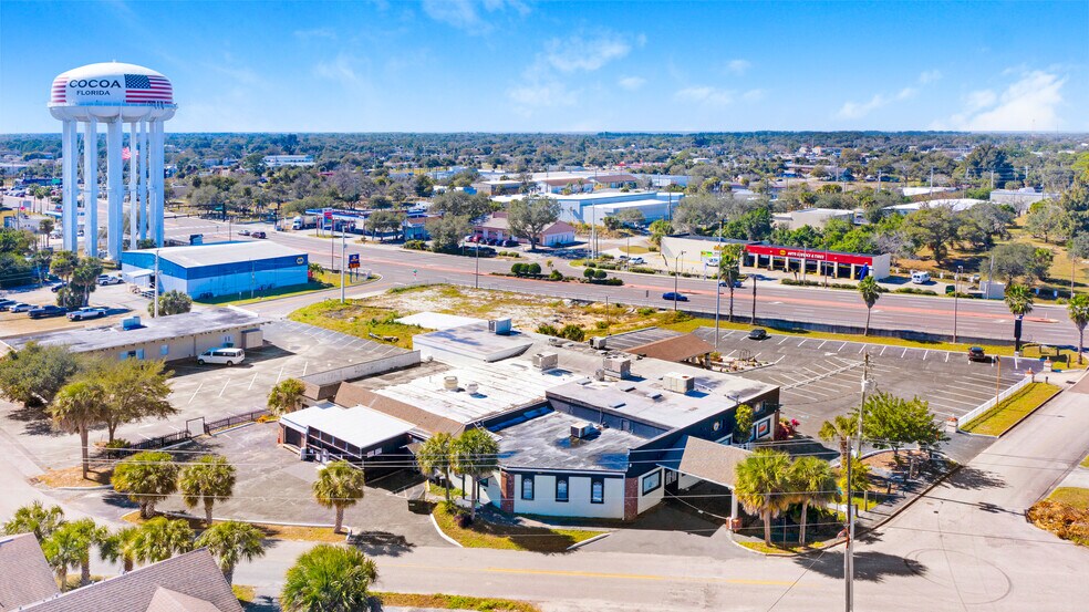 More Photos Of 300 N Cocoa Blvd, Cocoa Restaurant For Lease