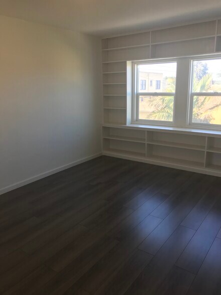 More Photos Of 2016-2020 E Main St, Ventura Storefront Retail Office For Sale