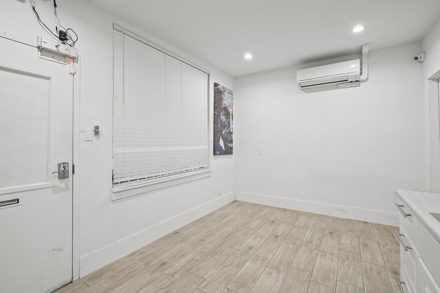 More Photos Of 1130 N Hollywood Way, Burbank Freestanding For Lease