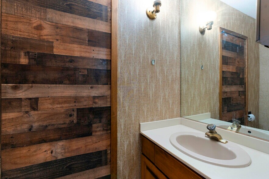 More Photos Of 3040 Lyndale Ave S, Minneapolis Office For Sale