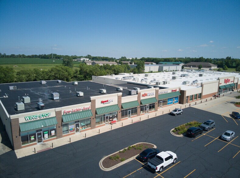 More Photos Of 2688 DeKalb Ave, Sycamore Freestanding For Lease