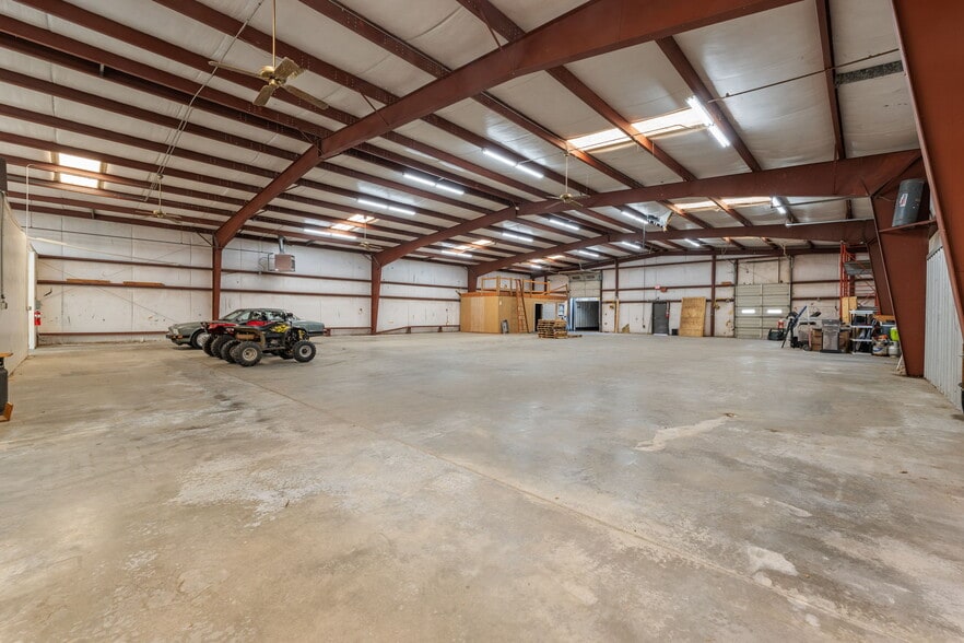 More Photos Of 2245 A Air Park Dr, Burlington Warehouse For Lease