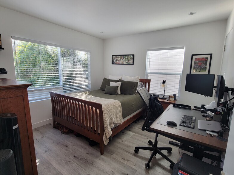More Photos Of 11565 Iowa Ave, Los Angeles Apartments For Sale