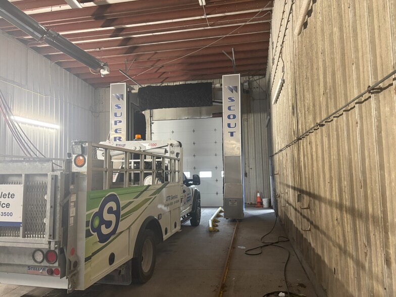 More Photos Of 5535 Arbor Rd, Lincoln Service For Sale