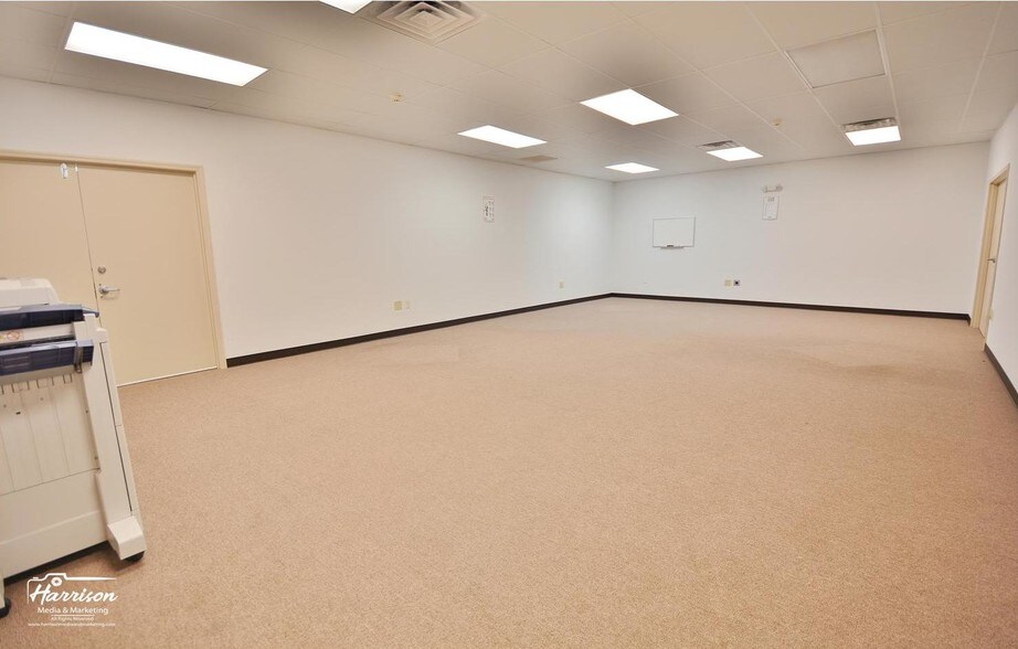 More Photos Of 4820 Commercial Dr, Huntsville Warehouse For Sale