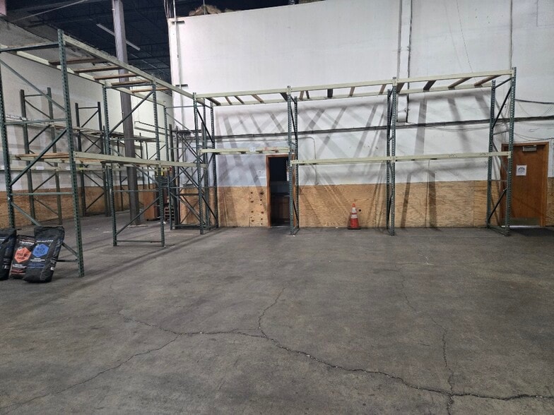 More Photos Of 830 Fairway Dr, Bensenville Distribution For Lease