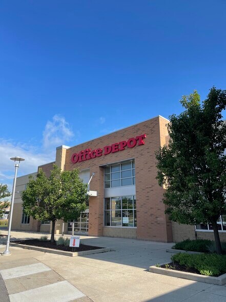 More Photos Of 12000 W Burleigh St, Wauwatosa Unknown For Lease
