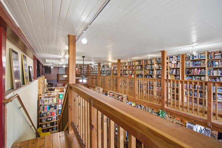 More Photos Of 657 E Main St, Cottage Grove Restaurant For Sale