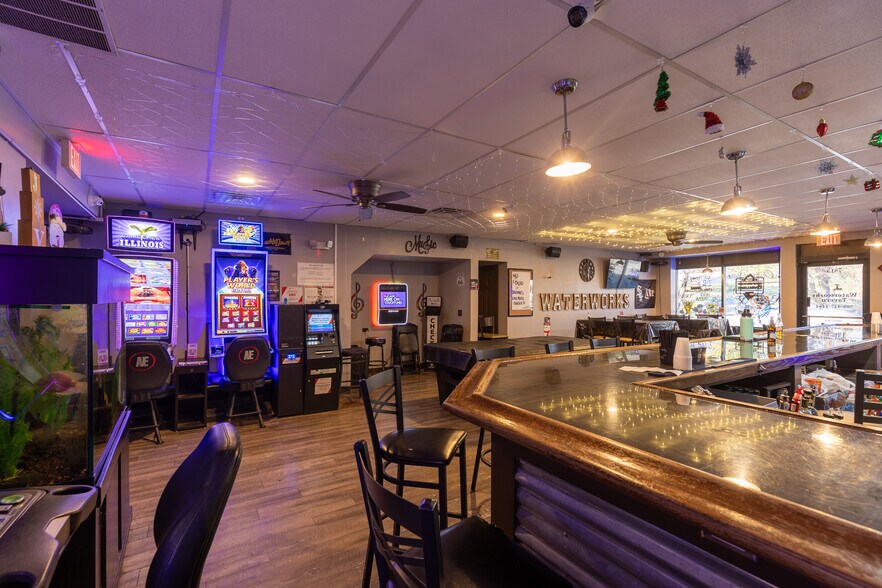 More Photos Of 7815 Ogden Ave, Lyons Restaurant For Sale