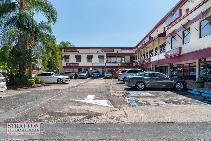 More Photos Of 23942-23945 Lyons Ave, Santa Clarita Storefront Retail Office For Lease