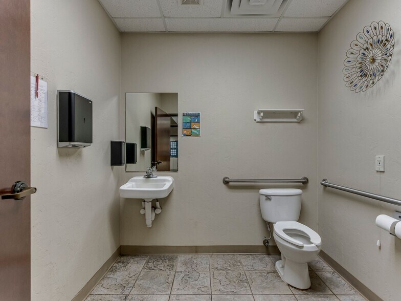 More Photos Of 9309 E Reno Ave, Midwest City Healthcare For Sale