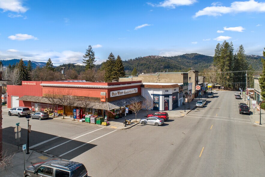 More Photos Of 6210 W Maine St, Spirit Lake Freestanding For Sale