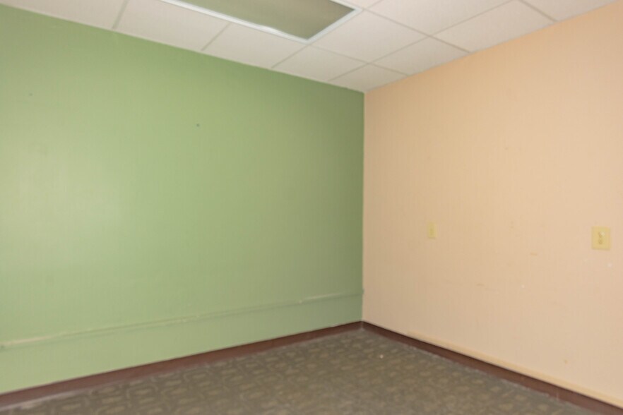 More Photos Of 1401 Applewood Dr, Dalton Medical For Lease