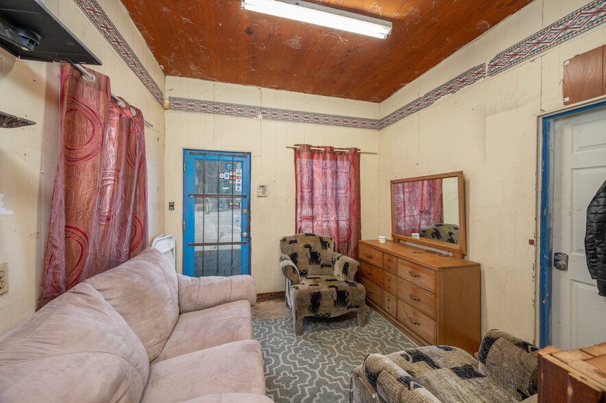More Photos Of 322 S Scenic Hwy, Lake Wales General Retail For Sale