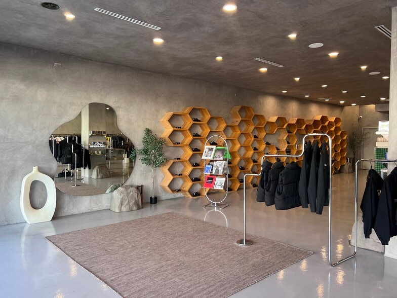 More Photos Of 8302 Melrose Ave, Los Angeles Storefront Retail Office For Lease