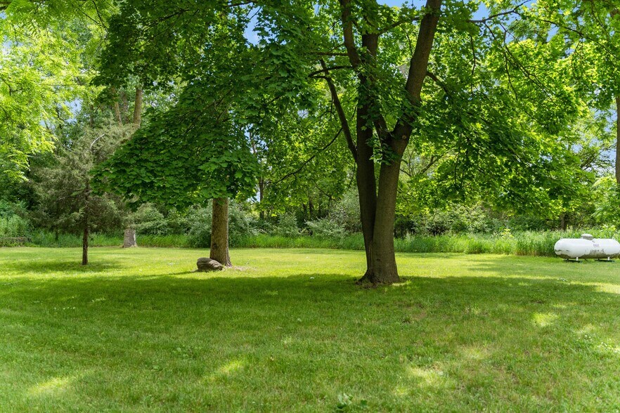 More Photos Of 915 S Clinton St, Stockbridge Restaurant For Sale