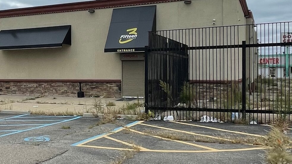 More Photos Of 21221 W Eight Mile Rd, Detroit Auto Repair For Lease