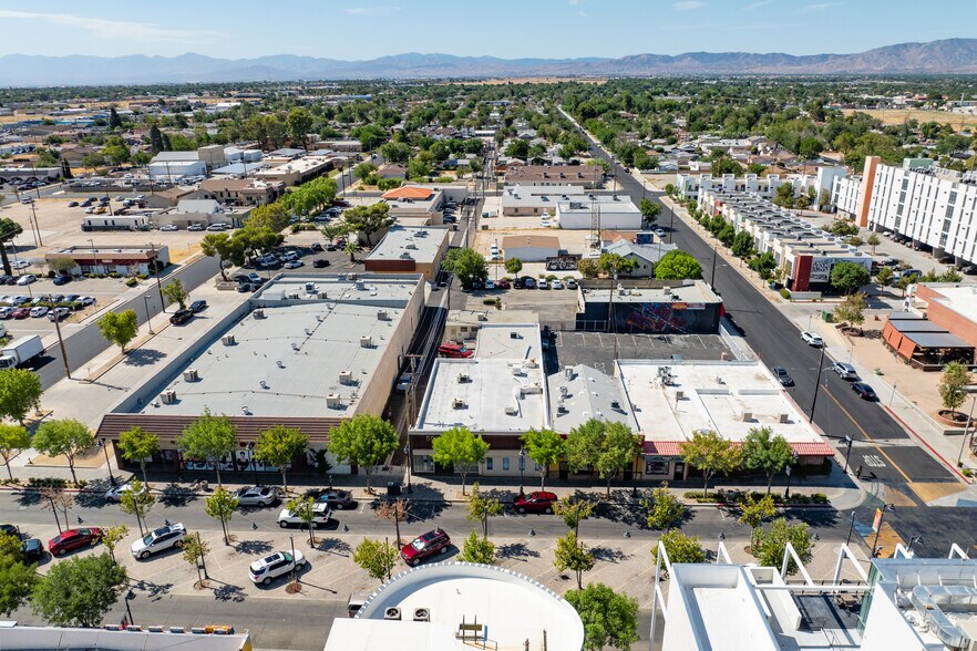 More Photos Of 656 W Lancaster Blvd, Lancaster Restaurant For Sale