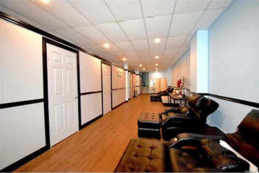 More Photos Of 89 E Shore Rd, Manhasset Storefront Retail Residential For Lease