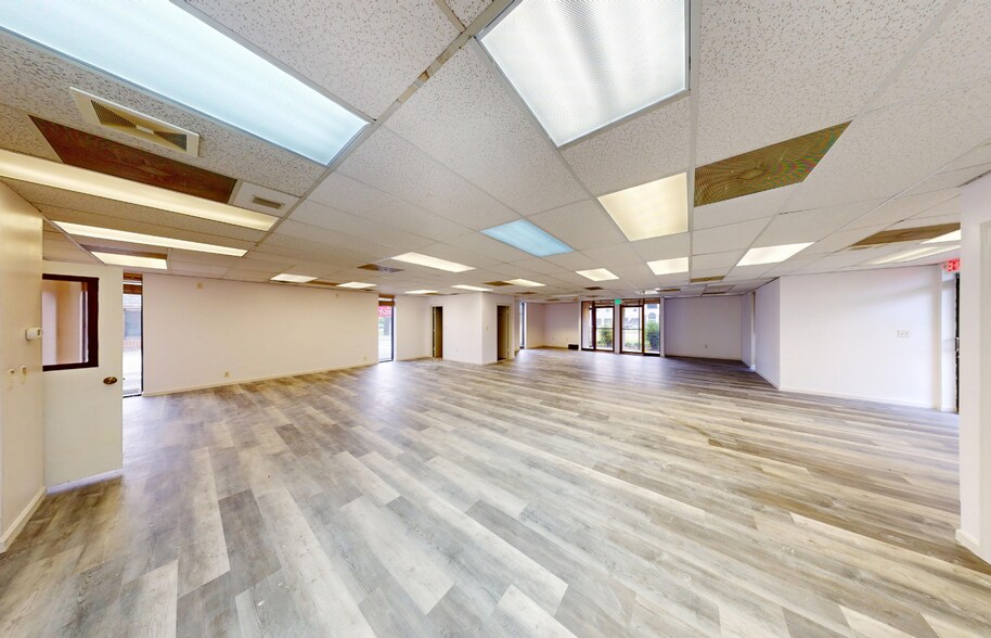 More Photos Of 4102 Electric Rd, Roanoke Freestanding For Sale