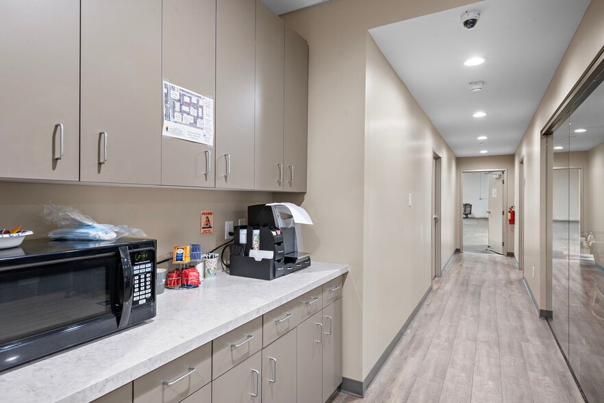 More Photos Of 615-623 S State College Blvd, Fullerton Distribution For Sale