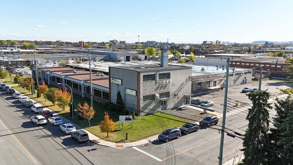 More Photos Of 9700 Boul Parkway, Montréal Manufacturing For Sale