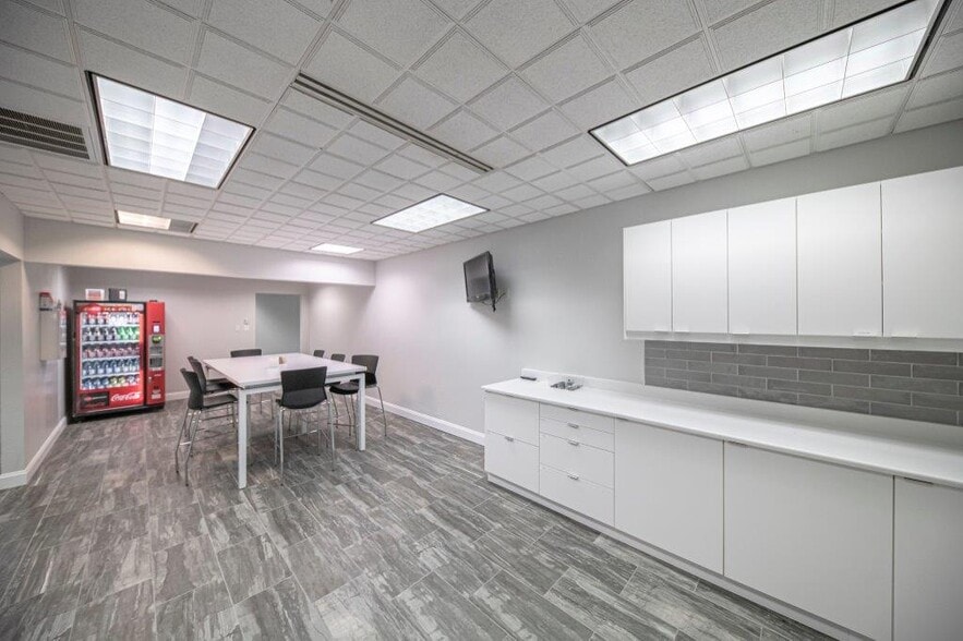 More Photos Of 125 W Missouri Ave, Midland Office For Lease