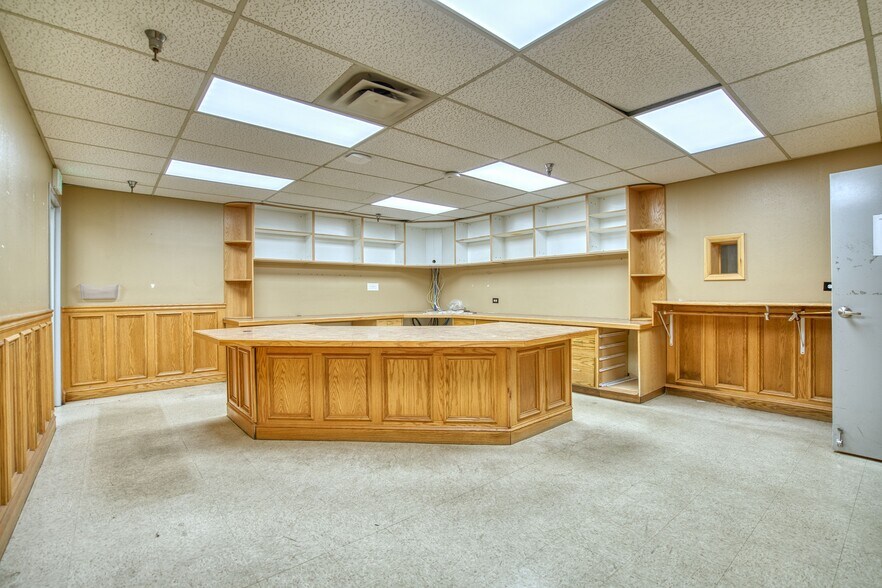 More Photos Of 555 Alter St, Broomfield Service For Lease