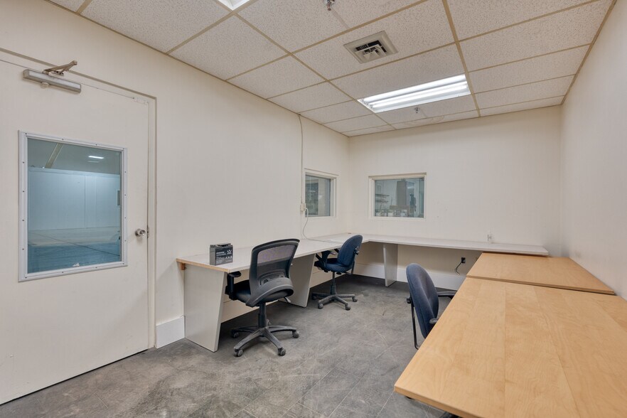 More Photos Of 6040 Progress St, Niagara Falls Warehouse For Lease