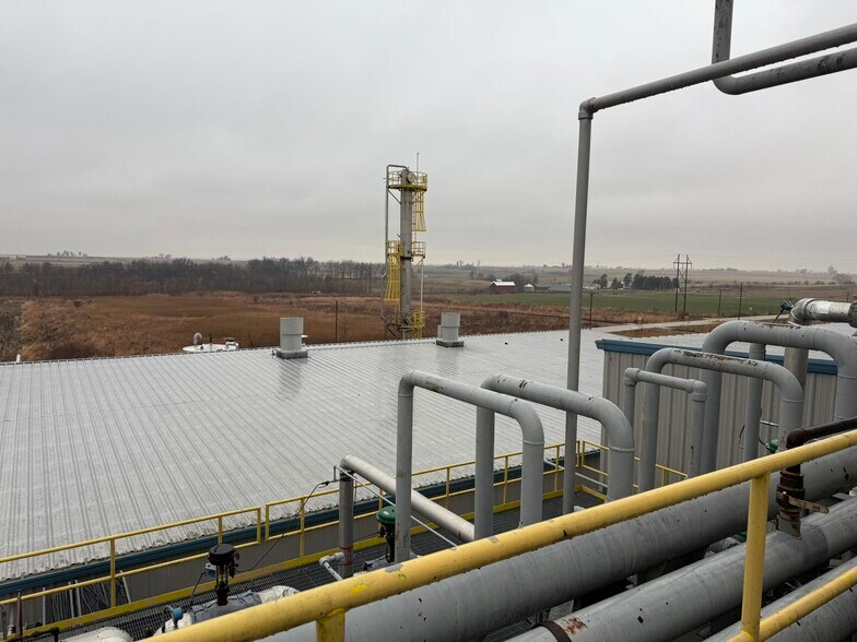 More Photos Of 5640 44th Ave S, Clinton Office For Sale