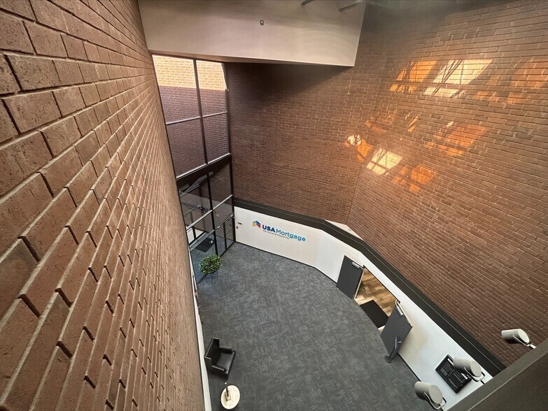 More Photos Of 12140 Woodcrest Exec Dr, Creve Coeur Office For Lease