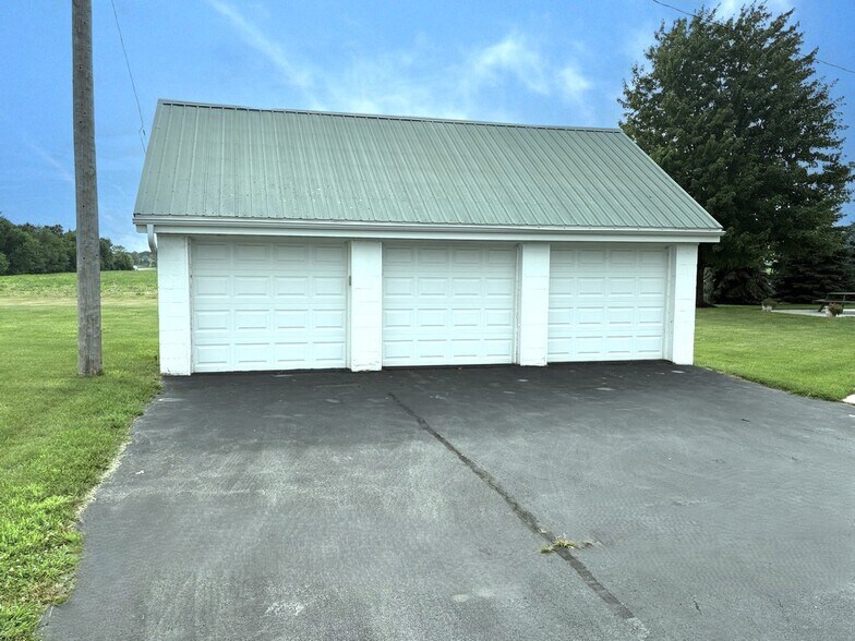 More Photos Of 12407 Main St, Huntley Loft Creative Space For Sale