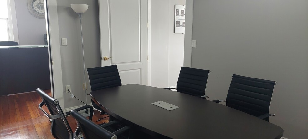 More Photos Of 5 Central Sq, Stoneham Medical For Lease