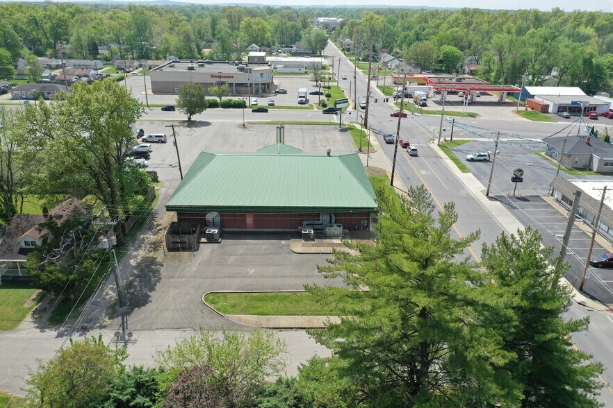 More Photos Of 2000 Covert Ave, Evansville Freestanding For Lease