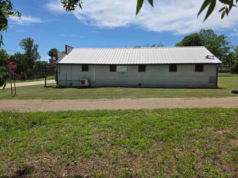 More Photos Of 110 County Road 421, Thorndale Storefront Retail Office For Sale