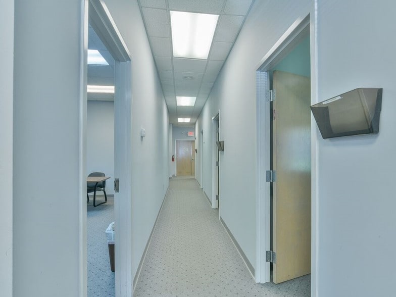 More Photos Of 7 Worth Cir, Johnson City Loft Creative Space For Lease