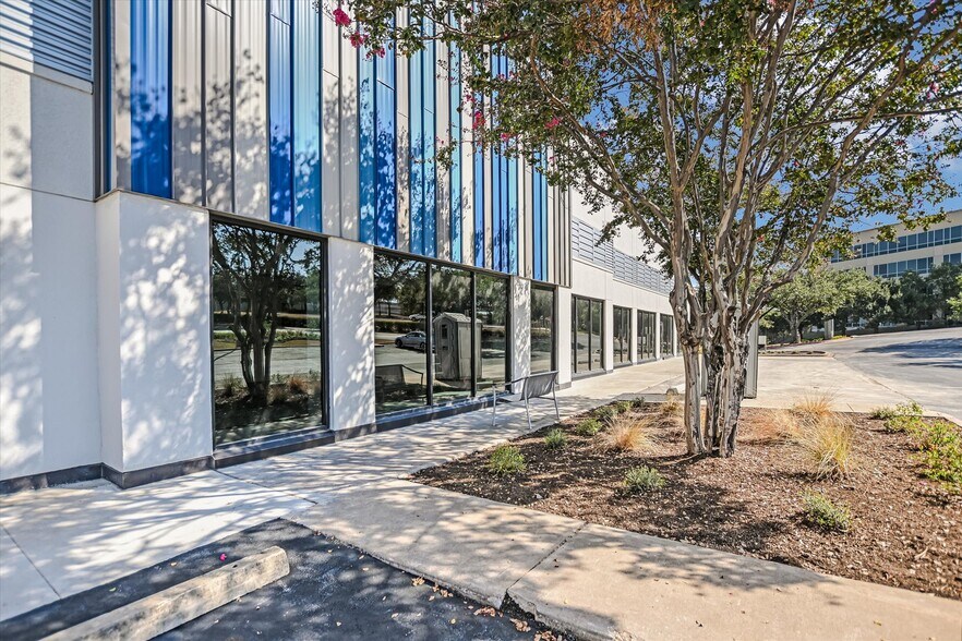 More Photos Of 4544 S Lamar Blvd, Austin Office For Sale