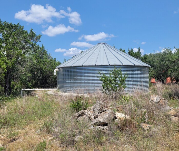 More Photos Of 604 Bonita Dr, Blanco Industrial For Lease