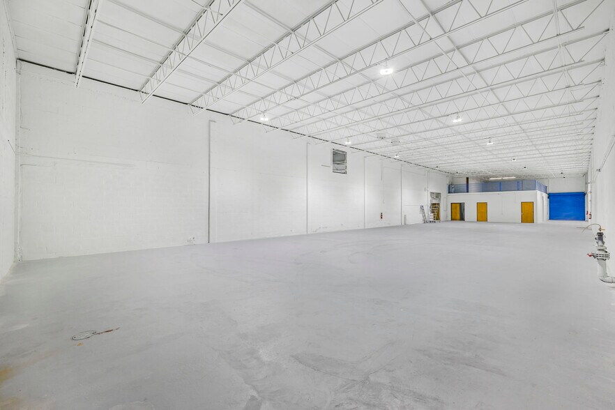 More Photos Of 2855 NW 75th Ave, Miami Warehouse For Lease