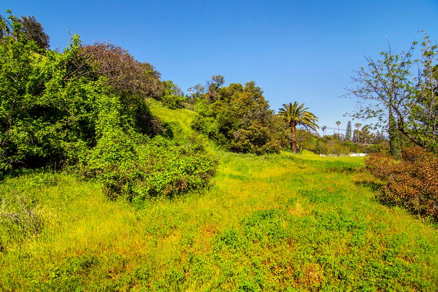 More Photos Of 4551 Lindley Ave, Tarzana Land For Sale