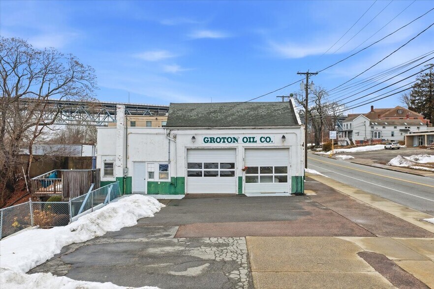 More Photos Of 53 Thames St, Groton Marina For Sale