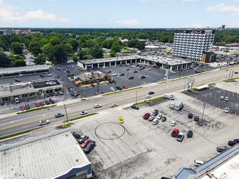 More Photos Of 1938 S Glenstone Ave, Springfield General Retail For Sale