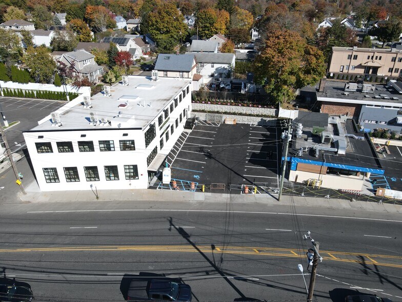 Primary Photo Of 190 Mineola Ave, Roslyn Heights Storefront Retail Office For Lease