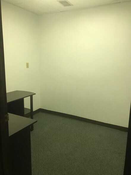 More Photos Of 1311 Boston Hollow Rd, McKeesport Storefront Retail Office For Lease