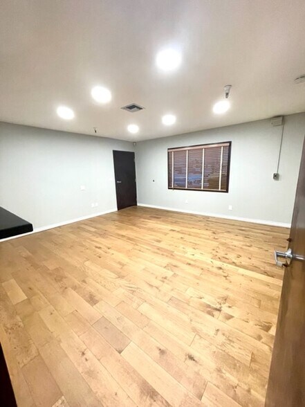 More Photos Of 2560-2590 Lafayette St, Santa Clara Warehouse For Lease