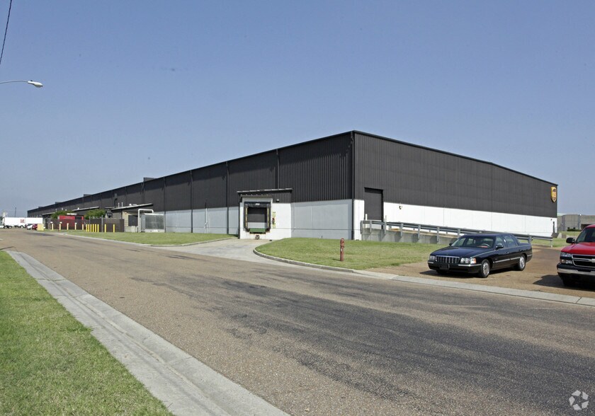 More Photos Of 1910 Danielson Pl, Memphis Warehouse For Lease