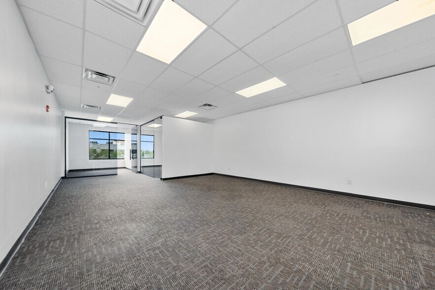 More Photos Of 13550 Village Park Dr, Orlando Office For Lease