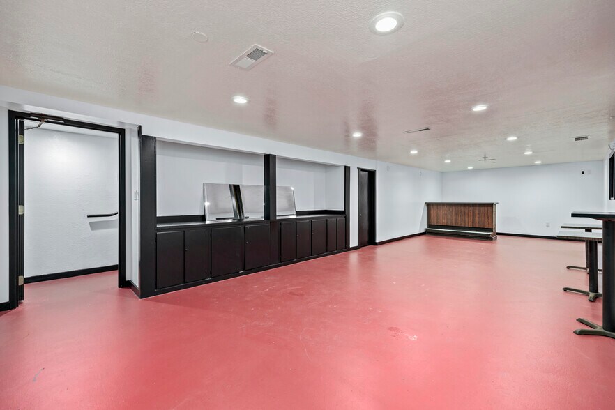 More Photos Of 8741 W Ridge Rd, Elyria General Retail For Sale