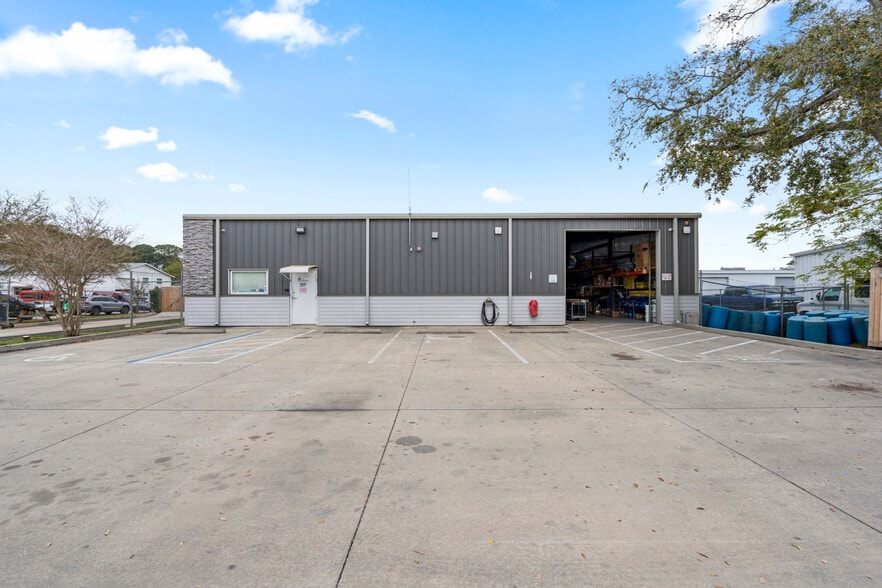 More Photos Of 7790 Industrial Rd, Melbourne Warehouse For Sale