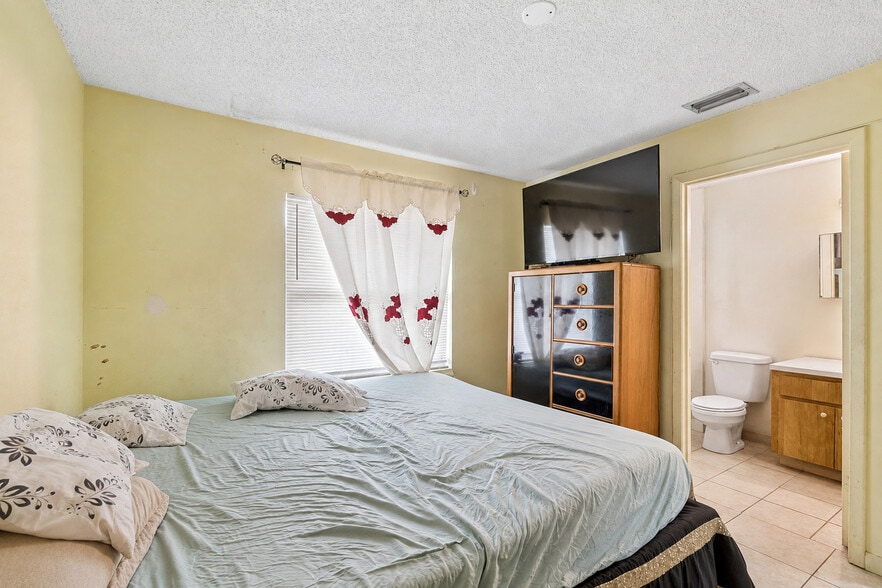 More Photos Of 3132 Bloomingdale Villas Ct, Brandon Apartments For Sale